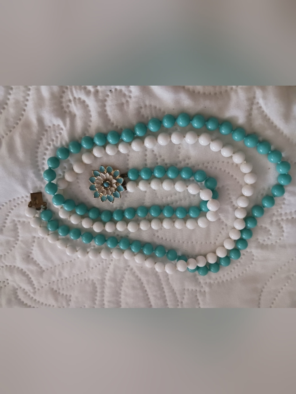 Milkglass Necklace Vintage Turquoise and White Glass Beads With Floral Clasp - Picture 6 of 13